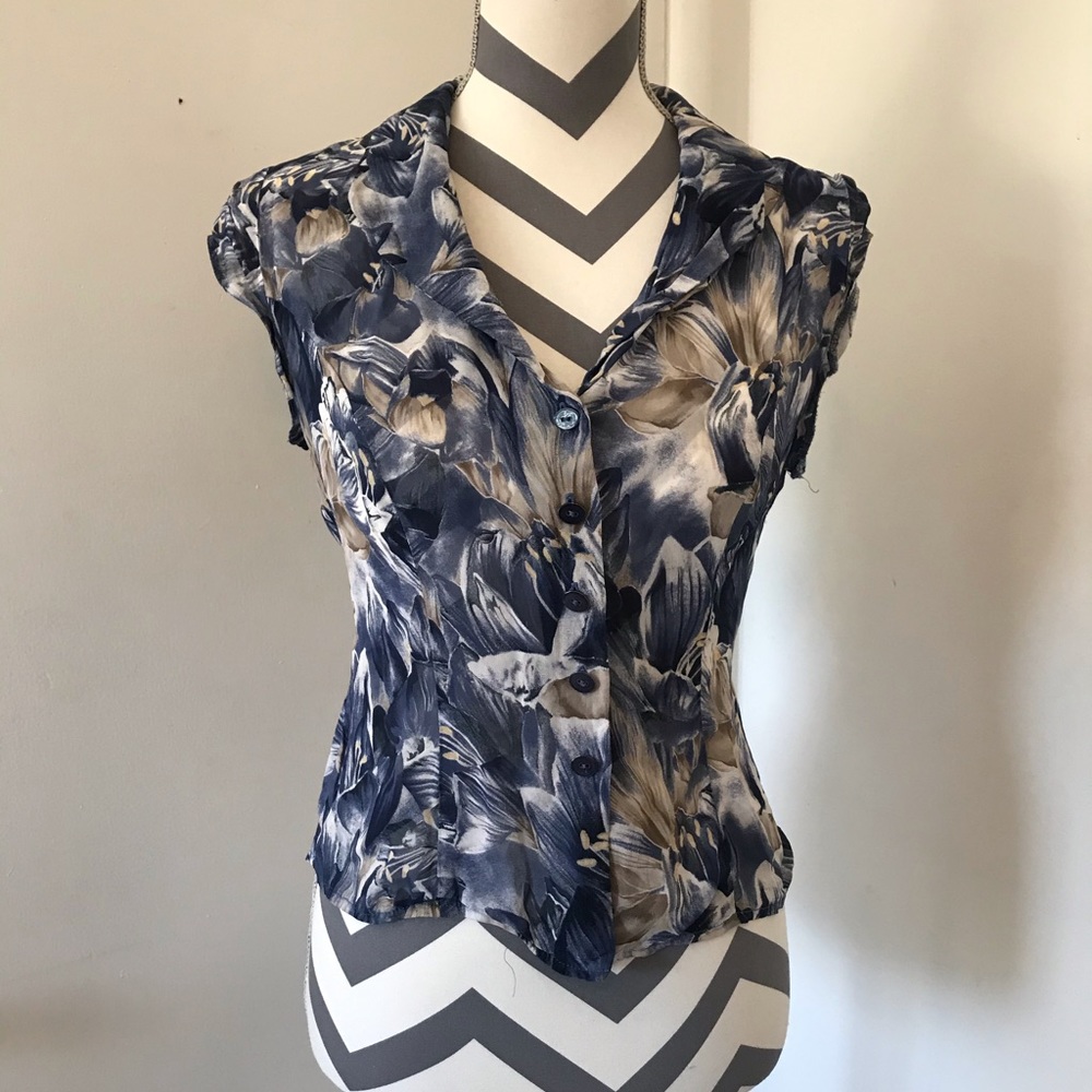 True vintage floral button down blouse
